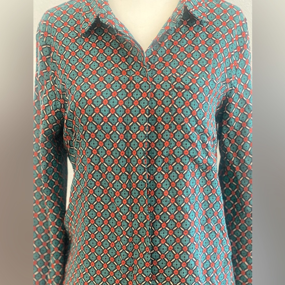 Geometric patterned button front blouse - Picture 2 of 4